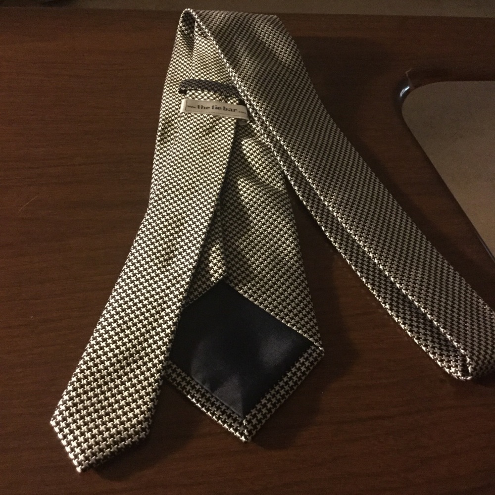 THE TIE BAR MEN'S TIE.  100% SILK
